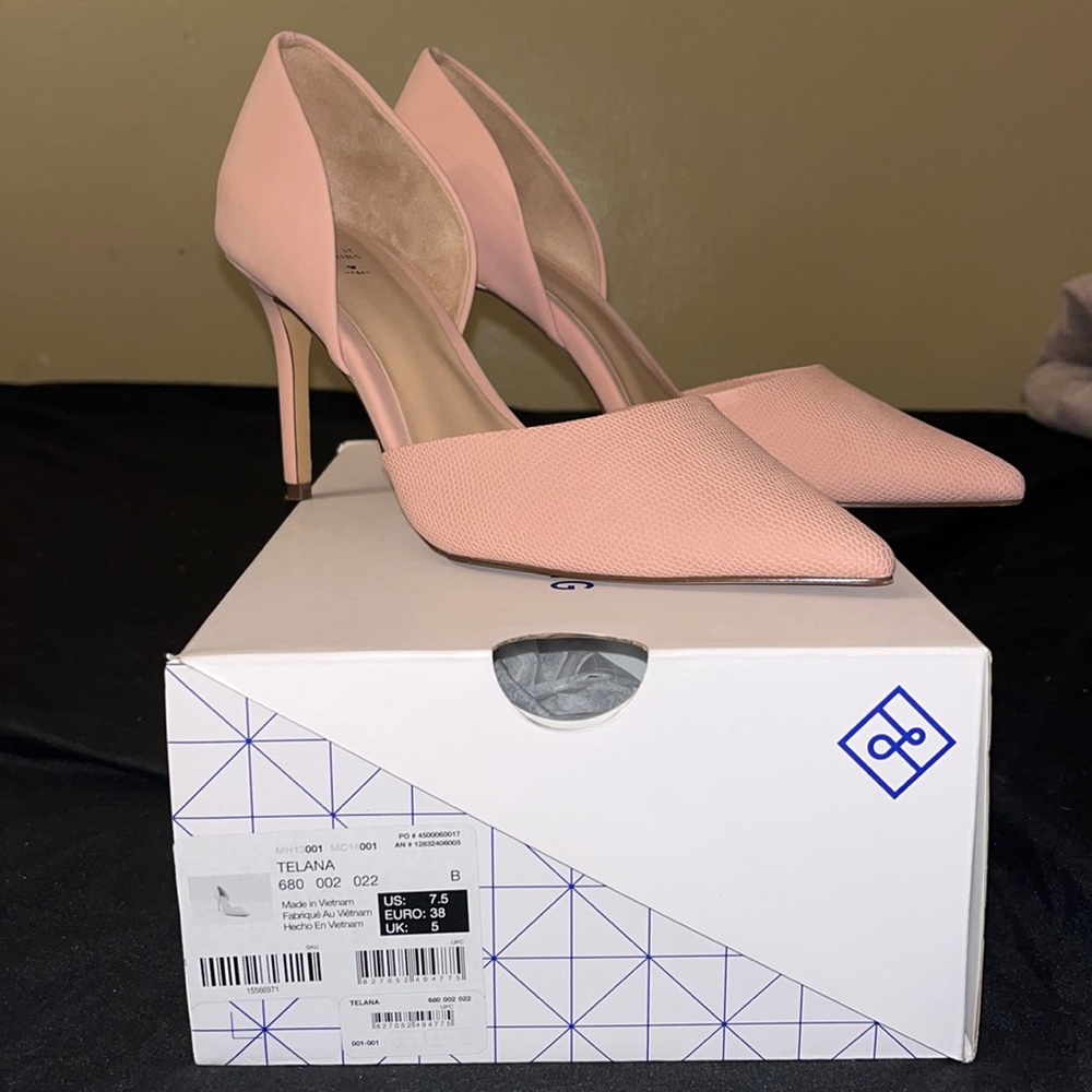 Soft pink pumps